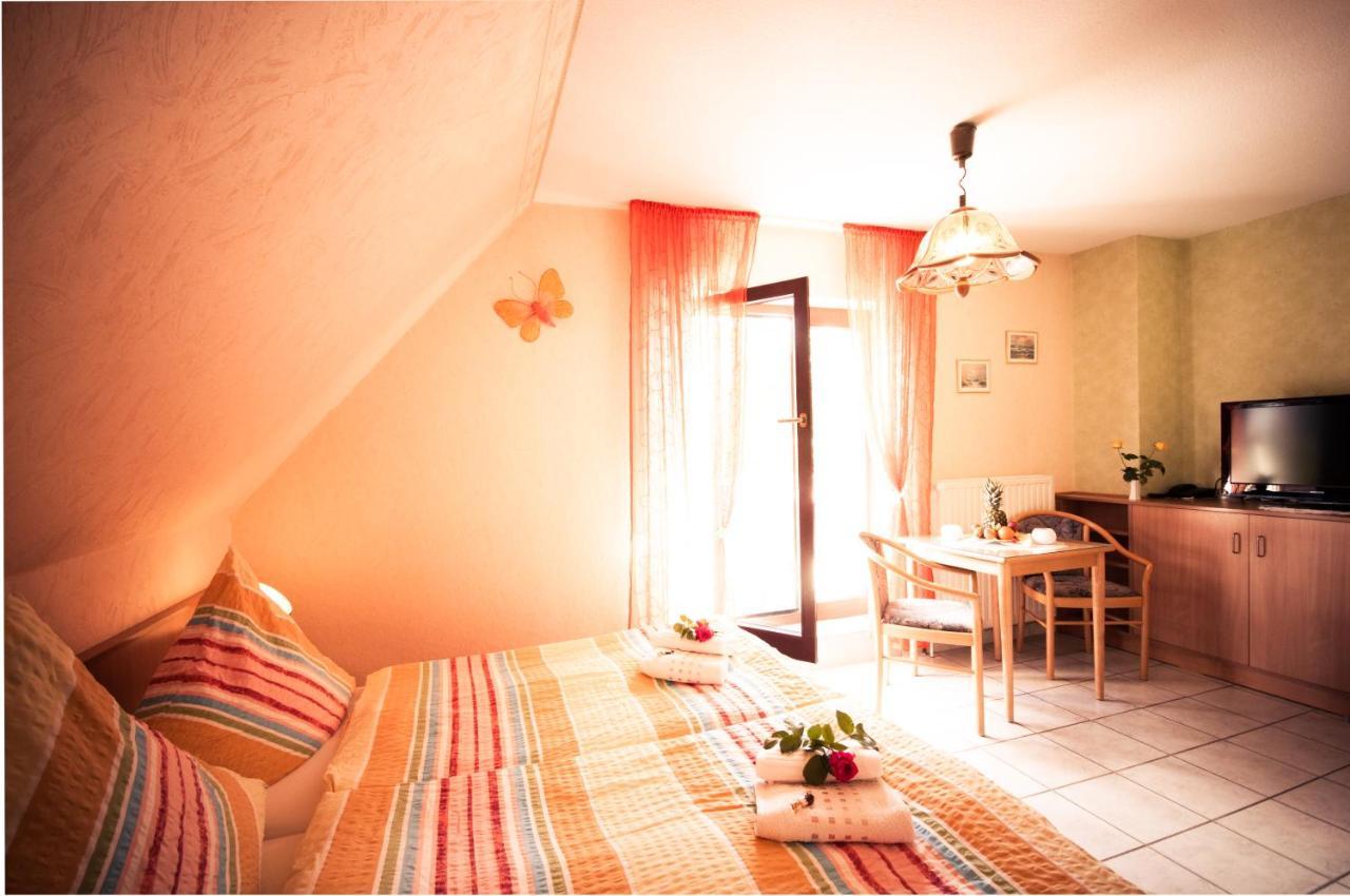 Pension Fischerhaus ทรัสเซนไฮเดอ ภายนอก รูปภาพ