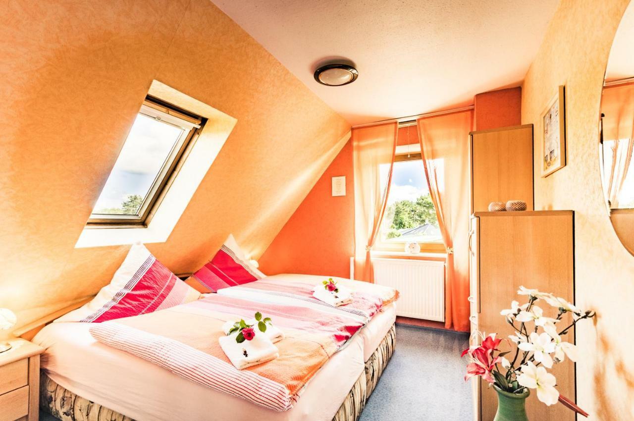 Pension Fischerhaus ทรัสเซนไฮเดอ ภายนอก รูปภาพ